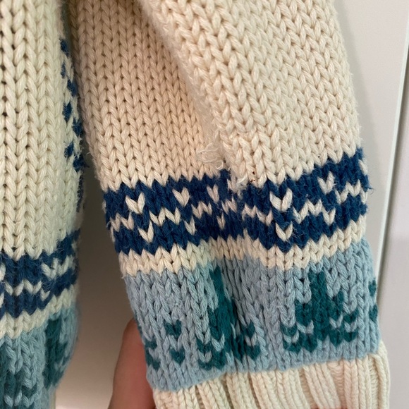 Gap boys sweater great for photo shoots - Picture 5 of 7